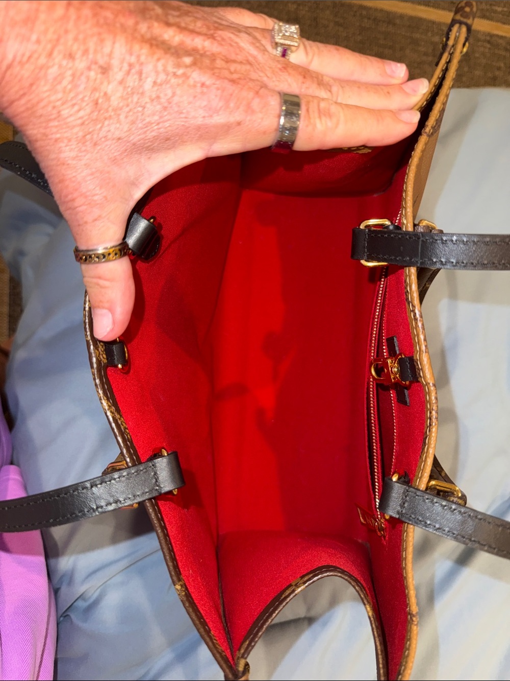 Louis Vuitton - ON THE GO MM - Picture 8 of 12